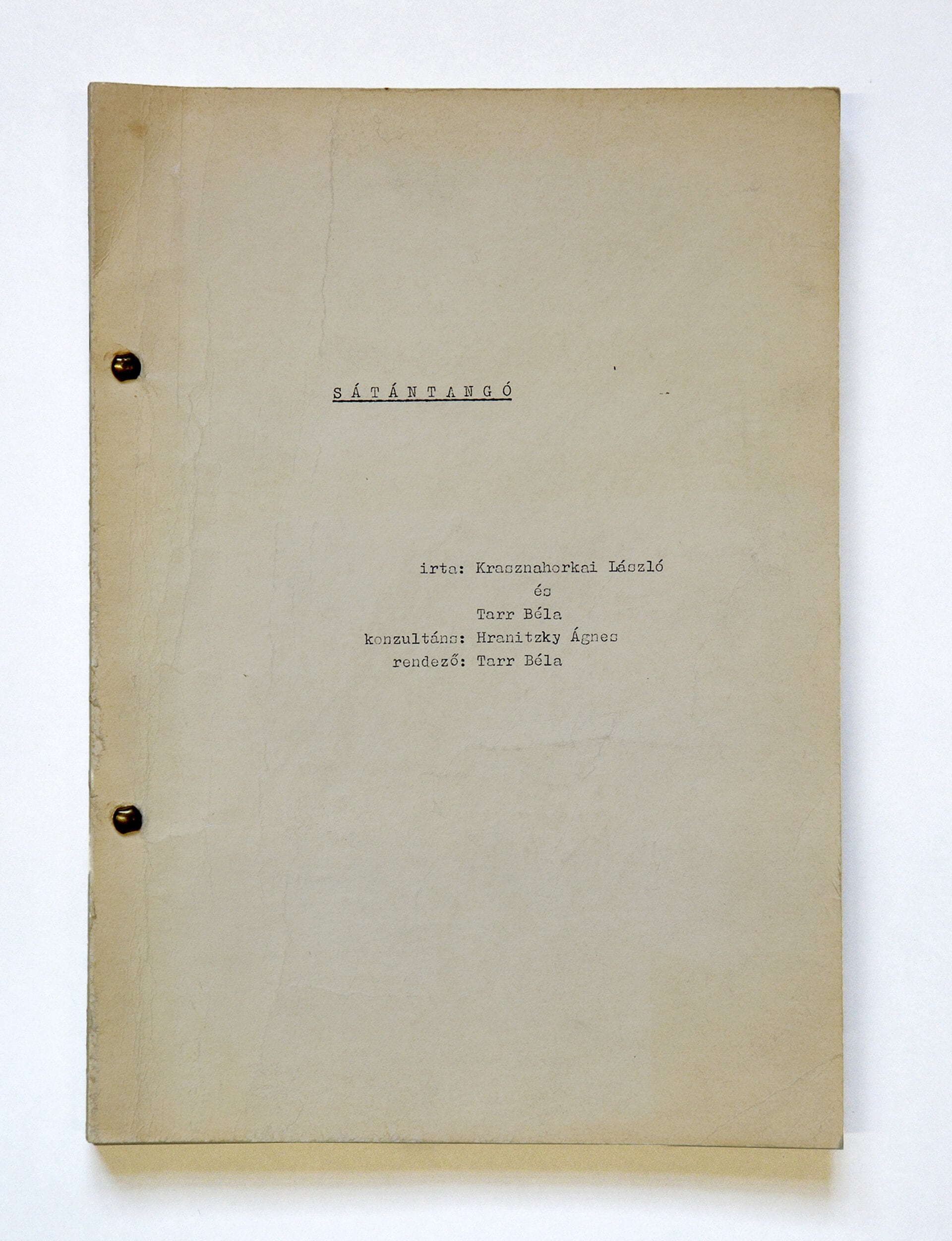 El guion de la primera novela de Krasnahorkai, 'Tango satánico'.