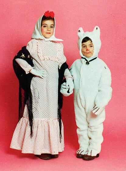 Isabel y Mariano, vestidos de chulapa y gato, en 1984.