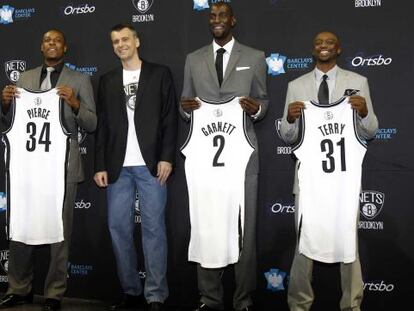 Pierce, Garnett y Terry, junto con Pr&oacute;jorov, en su presentaci&oacute;n