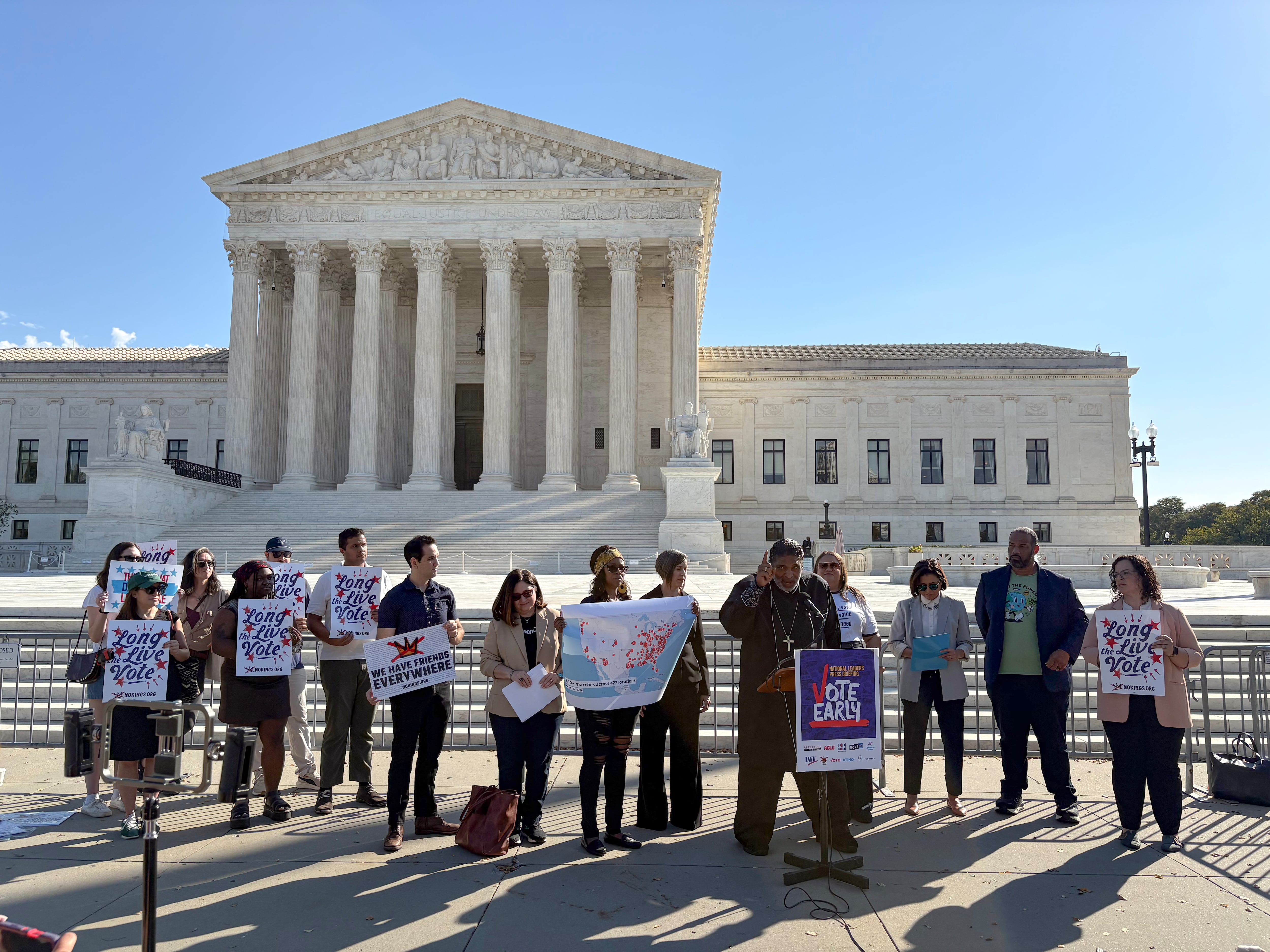 Líderes de la coalición No Kings, en rueda de prensa frente a la Corte Suprema, en Washington, este miércoles.