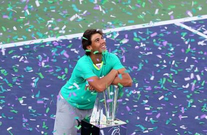 Nadal con el trofeo de Indian Wells