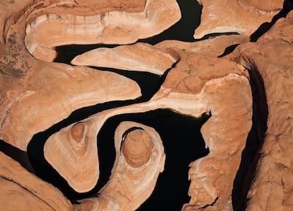 El río Colorado en sequía visto a ojo de pájaro el pasado abril en un tramo que forma parte del lago Powell.