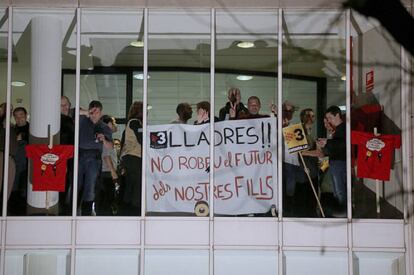 Protesta dels treballadors de TV3 en què la direcció encapçalada per Brauli Duart va quedar retinguda.