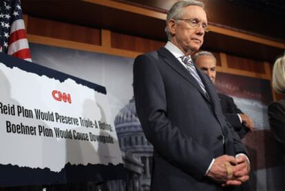 El líder de la mayoría demócrata en el Senado, Harry Reid, en foto de archivo durante una conferencia de prensa en Washington.