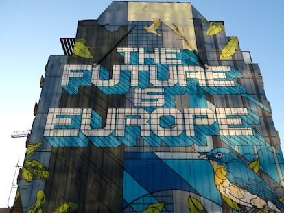 Mural con el lema 'The future is Europe'.