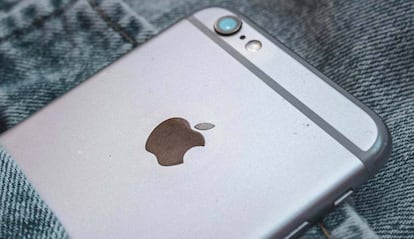 Trasera de un iPhone de Apple