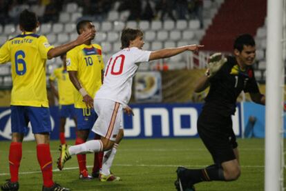 Canales celebra la consecución de su gol.