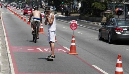 Skatista na Avenida Paulista.