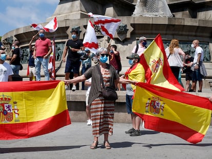 Una manifestación organizada por Vox en junio de 2020 para preservar una estatua de Cristóbal Colón en Barcelona.