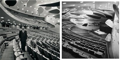 El arquitecto posa bajo los móviles de Calder en el aula magna de la Universidad Central de Venezuela. |