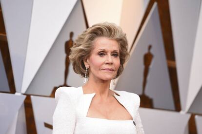 Aos 80 anos, a atriz Jane Fonda atraiu todos os cliques ao desfilar pelo tapete vermelho do Oscar 2018.