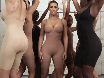 Kim Kardashian en la campaña de su nueva firma, Kimono.