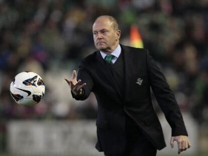 Pepe Mel cuando dirigía al Betis en Primera. 