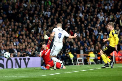 Benzema, marca el primer gol del partido