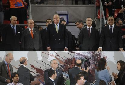 El rey Juan Carlos, a su llegada al placo del Buesa Arena, donde sufrió una atronadora pitada.