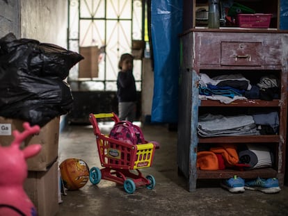 La casa de Gabriela Zárate, una mujer peruana con cinco hijos que se hizo cargo de sus cuatro sobrinos cuando su hermana falleció a causa de la covid en 2020.