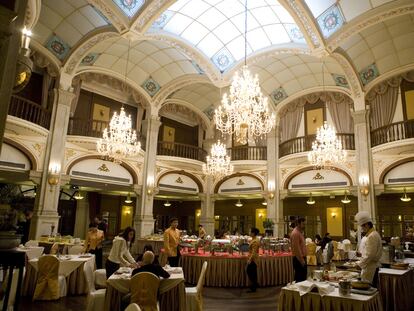 Salón del Hotel Astor, en Shanghái, diseñado por el arquitecto español Abelardo Lafuente.