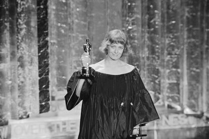 Vanessa Redgrave sujeta su Oscar.