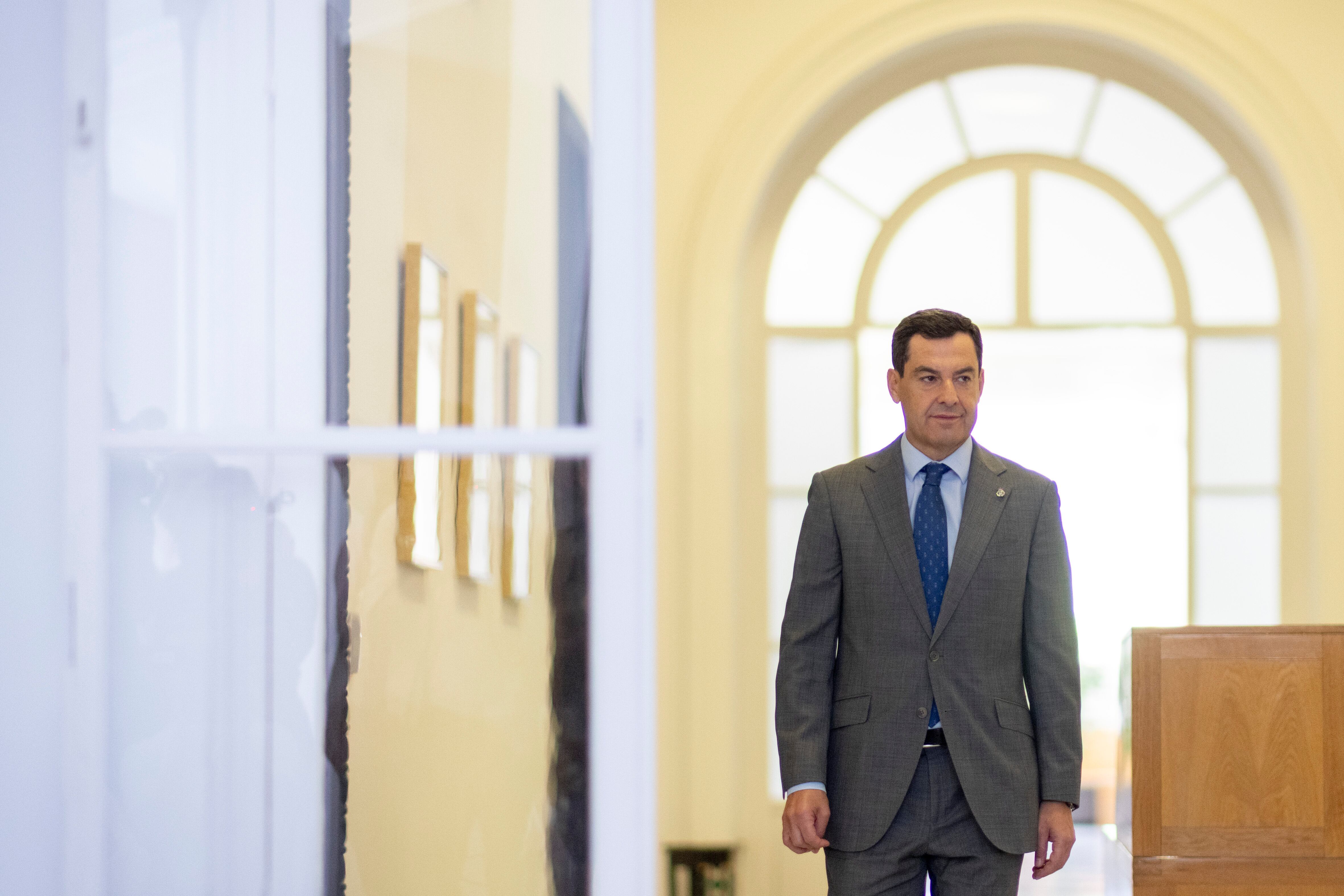 El presidente de la Junta de Andalucía, Juan Manuel Moreno, en el palacio de San Telmo, en Sevilla, el 10 de octubre.