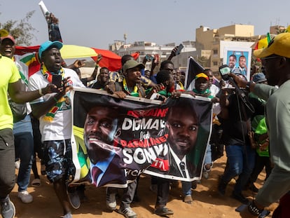 Seguidores del opositor Ousmane Sonko durante un acto de protesta el pasado 2 de marzo en Dakar para pedir la celebración de elecciones.