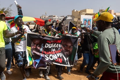 Seguidores del opositor Ousmane Sonko durante un acto de protesta el pasado 2 de marzo en Dakar para pedir la celebración de elecciones.