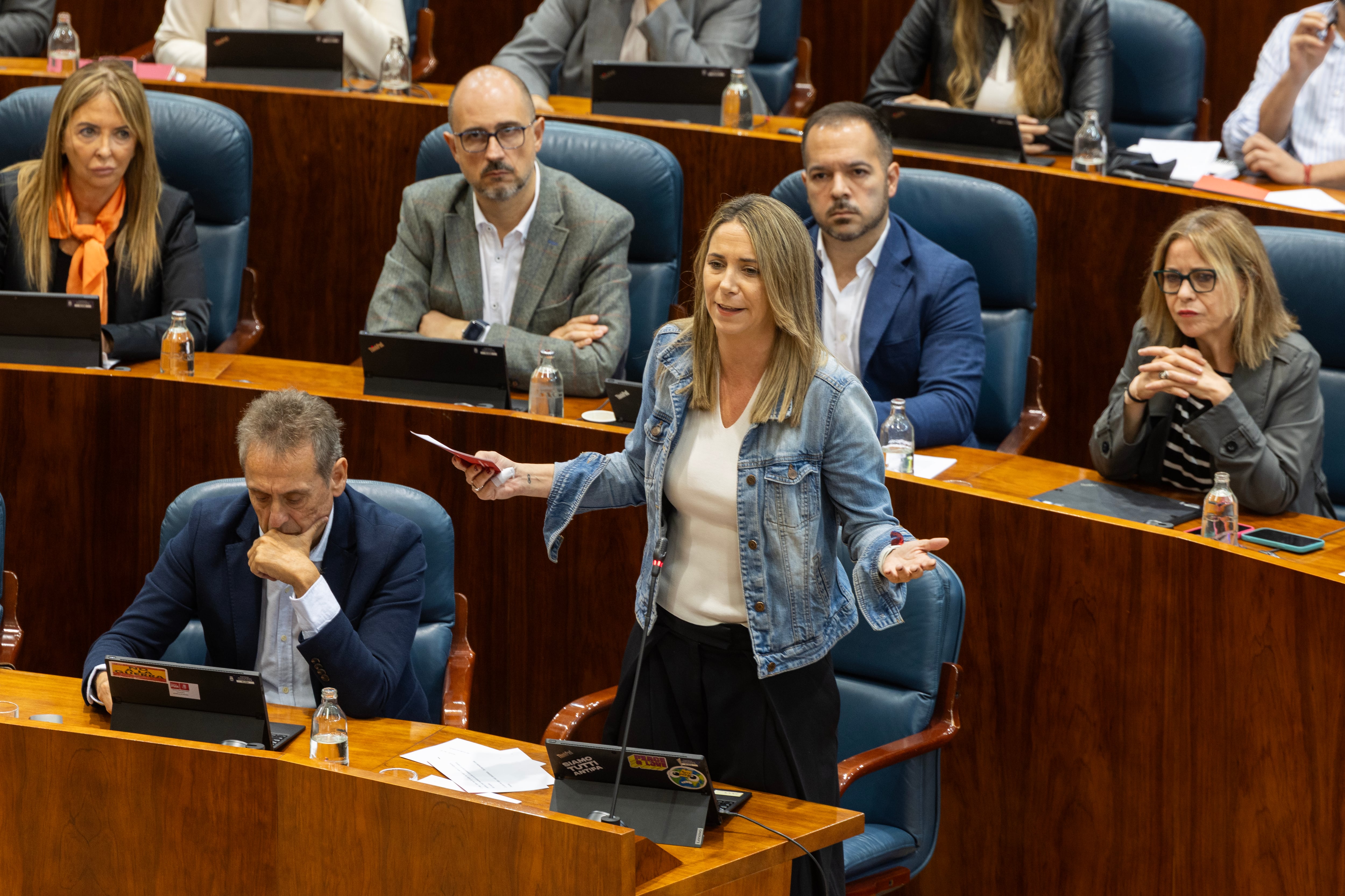 La portavoz de de PSOE, Mar Espinar, en un momento de su intervención en la Asamblea.