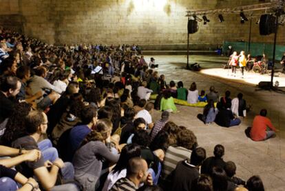 Momento de la <i>Ultranoite dun soño de verán</i>, la noche del miércoles en la Praza da Quintana de Santiago.