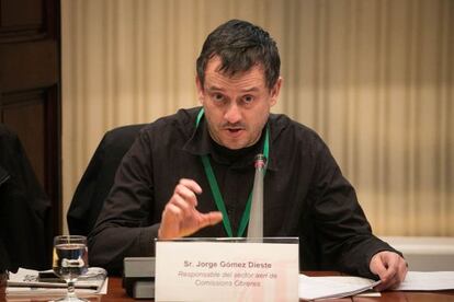 Jorge Gómez durante la comisión de investigación de Spanair en el Parlamento.
