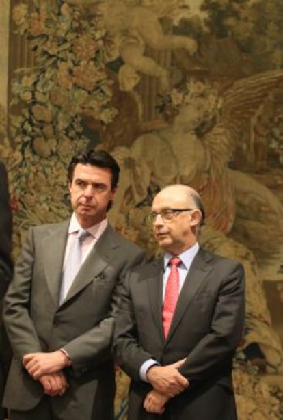 Los ministros de Industria, Jos&eacute; Manuel Soria, y el de Hacienda, Crist&oacute;bal Montoro. 