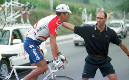 Indurain, en el momento de abandonar.