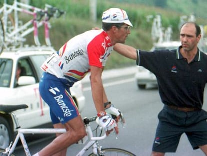 Indurain, en el momento de abandonar.