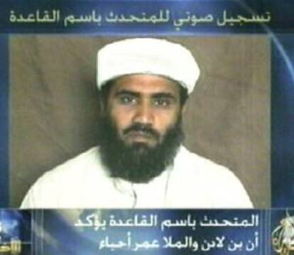 Imagen de archivo tomada de un video de al-Jazeera el 23 de junio de 2002 de Suleiman Abu Ghaith. EFE/Archivo