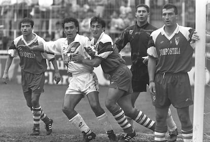 Hugo Sánchez, en un partido contra el Compostela en Vallecas en 1994. Miguel Gener