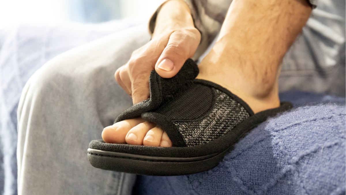 Zapatillas de casa abiertas para hombre: la forma más cómoda de estar fresco este verano