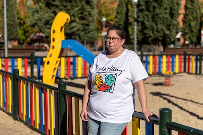 Inmaculada vive en Leganés, tiene 39 años y cría a su hijo de 12 años con necesidades educativas especiales. 