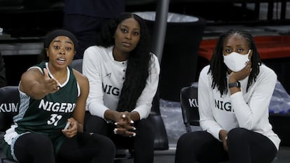 Las hermanas Ogwumike. De izquierda a derecha, Erica, Chiney y Nneka (con mascarilla), durante el amistoso disputado entre Nigeria y Estados Unidos en Las Vegas este lunes.