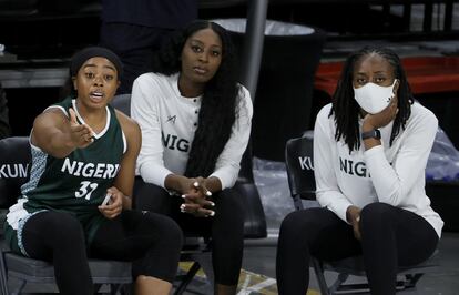 Las hermanas Ogwumike. De izquierda a derecha, Erica, Chiney y Nneka (con mascarilla), durante el amistoso disputado entre Nigeria y Estados Unidos en Las Vegas este lunes.