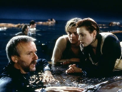 James Cameron, Kate Winslet and Leonardo DiCaprio on the set of 'Titanic'.