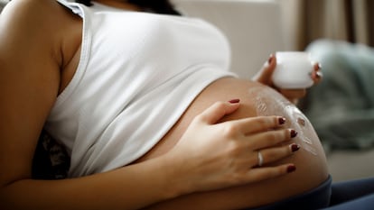 Se recomiendan para cuidar e hidratar la piel durante el embarazo. GETTY IMAGES.