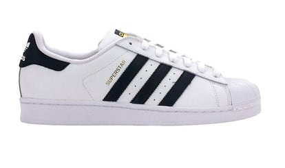 'Superstar' de Adidas

40 años después de que el grupo de rap Run-DMC las pusiera de moda, las famosas zapatillas blancas con las tres rayas de color han vuelto a conquistar las calles de medio mundo. Los diseños monocolor creados por Pharrell Williams el año pasado tampoco dejaron indiferente a nadie.