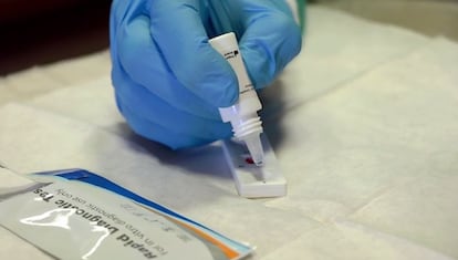 Test rápido serológico para detectar anticuerpos del coronavirus.