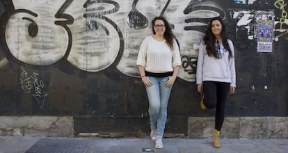 Yhasmina García Martínez y María Ángeles García, en Málaga.