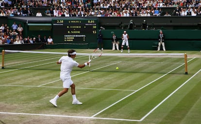 Roger Federer, en una acción durante la final de Wimbledon del año 2008, el 6 de julio.