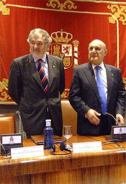 Conde-Pumpido y Hernando, ayer en la inauguración del forum e-justicia.