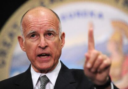 El Gobernador por California Jerry Brown.