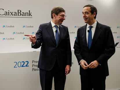 El presidente de CaixaBank, José Ignacio Goirigolzarri  y el consejero delegado de la entidad, Gonzalo Gortázar.