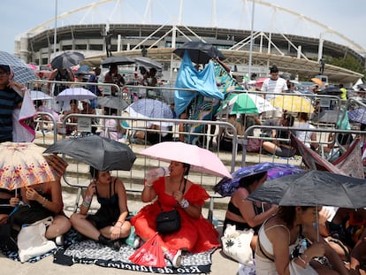 Taylor Swift fans wait to enter the Nilton Santos Olympic stadium on November 18 in Rio de Janeiro.