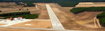 Imagen a&eacute;rea de la pista de aterrizaje del aer&oacute;dromo de Garray (Soria).
