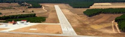Imagen aérea de la pista de aterrizaje del aeródromo de Garray (Soria).