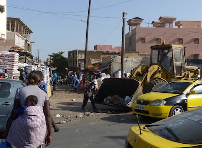 "A batalha é mais importante em Saint Louis do que em Dakar, ainda há mais margem de manobra para que uma solução efetiva possa ser executada; é uma cidade intermediária, mais importante na África, porque também é onde a população mais cresce com as migrações urbanas ", diz o arquiteto Thomas Mfomo.